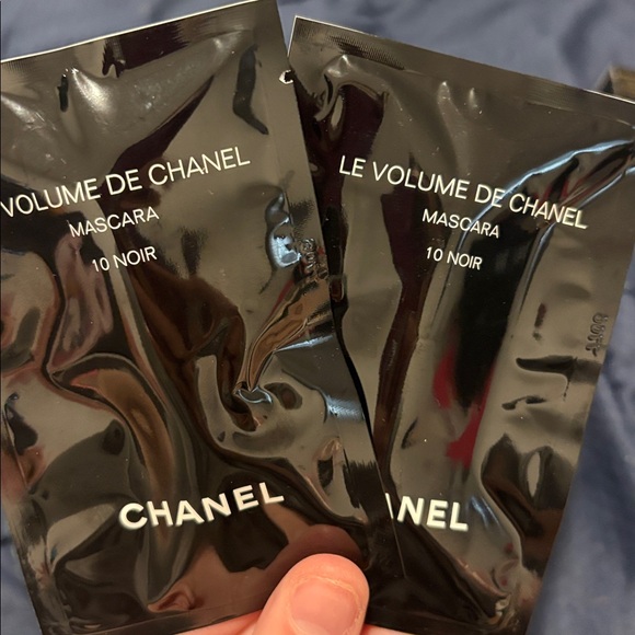 New Chanel sample bundle - Picture 2 of 3